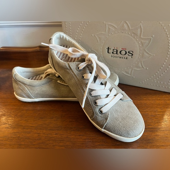 Taos Star Retro Shoe Women 8.5
Brown Canvas Lace Up Arch Support Walking Sneaker - Picture 2 of 14